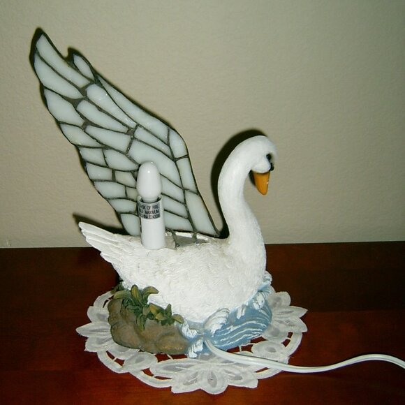 Vintage Swan Plug In Accent Lamp - Picture 3 of 4